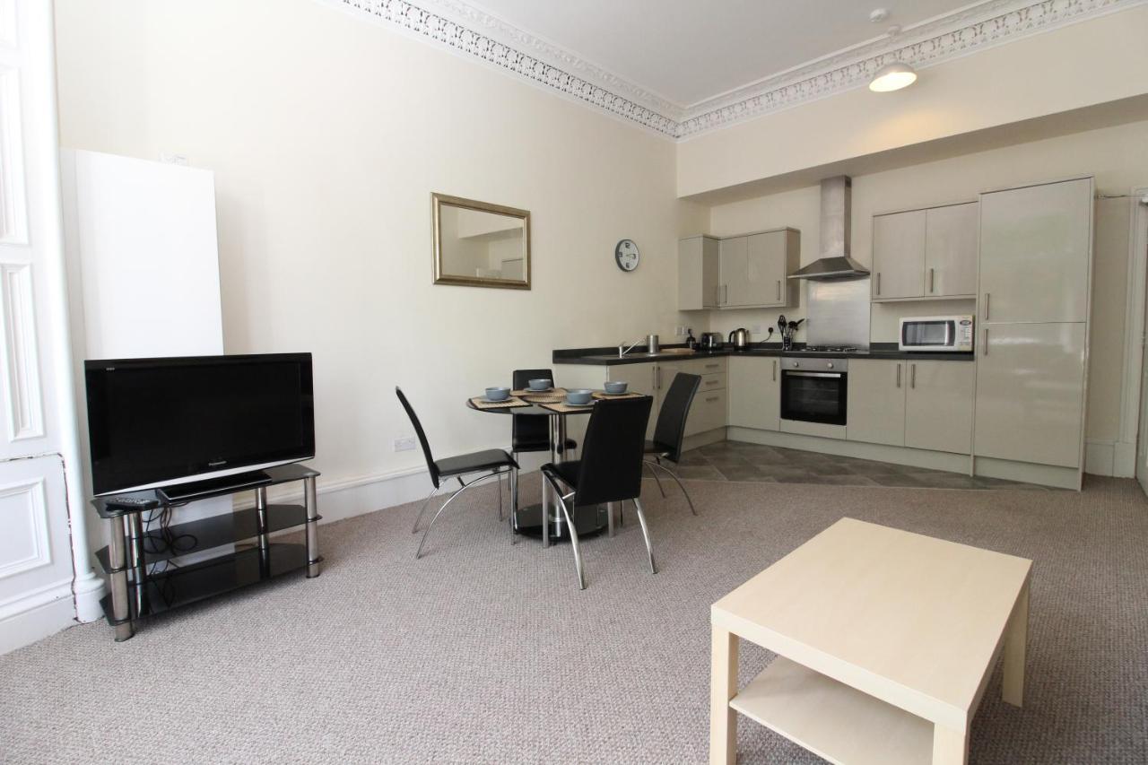 Central Two Bedroom Victorian Apartment With Free Parking เอดินบะระ ภายนอก รูปภาพ